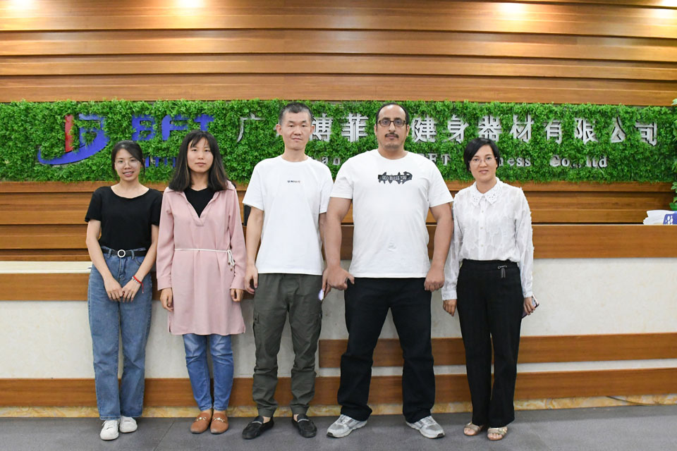 沙特客户进口榴莲视频免费品牌商用健身器材
