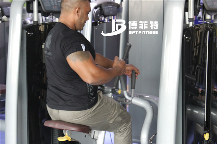 坐式拉背榴莲小视频